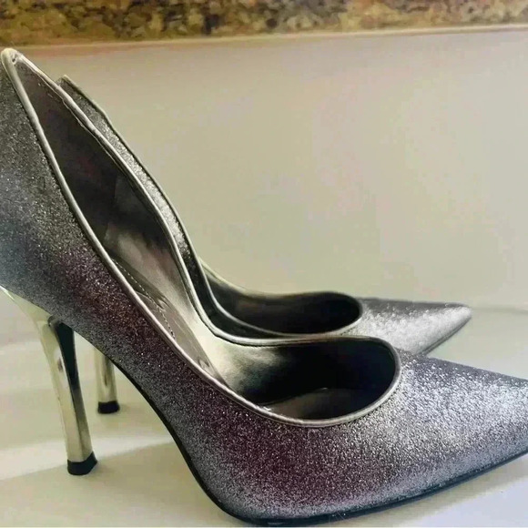 GUESS SHOES SIZE 6.5 SHIMMER SOFT PURPLE COLOR LIKE NEW CONDITION - Picture 6 of 16